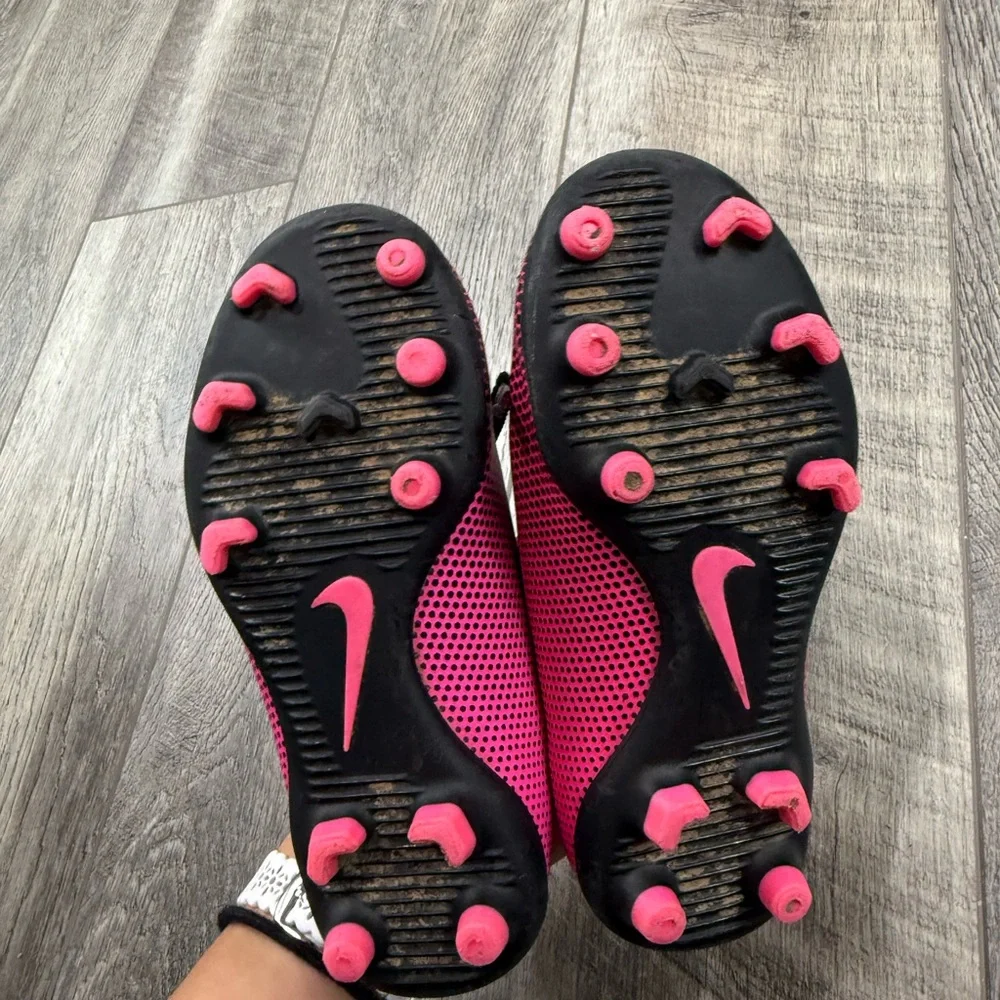 Nike Kids Pink/Black Soccer Cleats‎